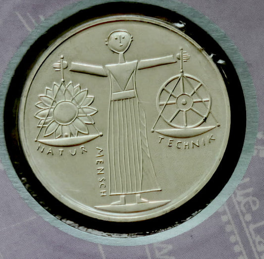 Moneta 10 marek Natura-Człowiek-Technika 2000 r.